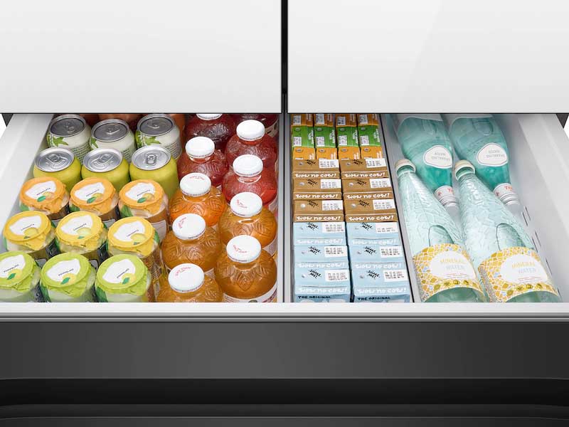 Bespoke 4-Door French Door Refrigerator (23 cu. ft.) with Beverage Center™ in White Glass - Image 9